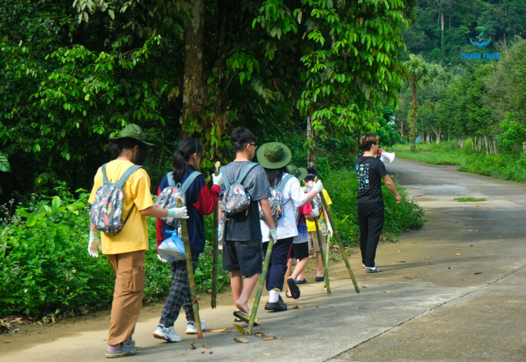 Hiking là hình thức đi bộ trải nghiệm thiên nhiên nhẹ nhàng