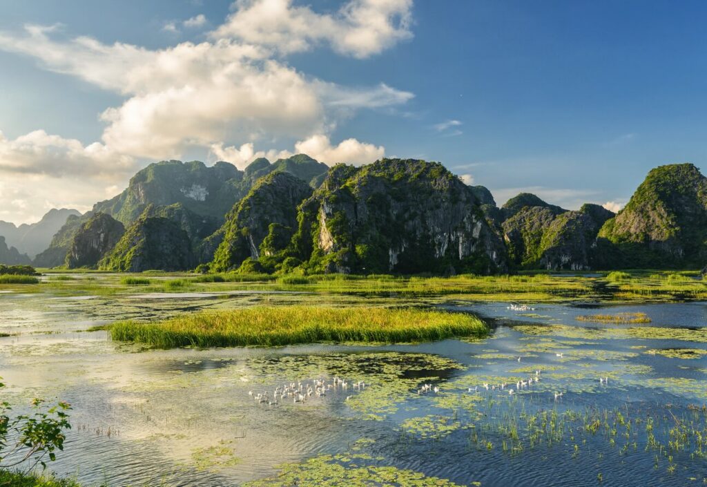 Cảnh đẹp đầm Vân Long như một bức tranh thiên nhiên phong thủy tuyệt vời