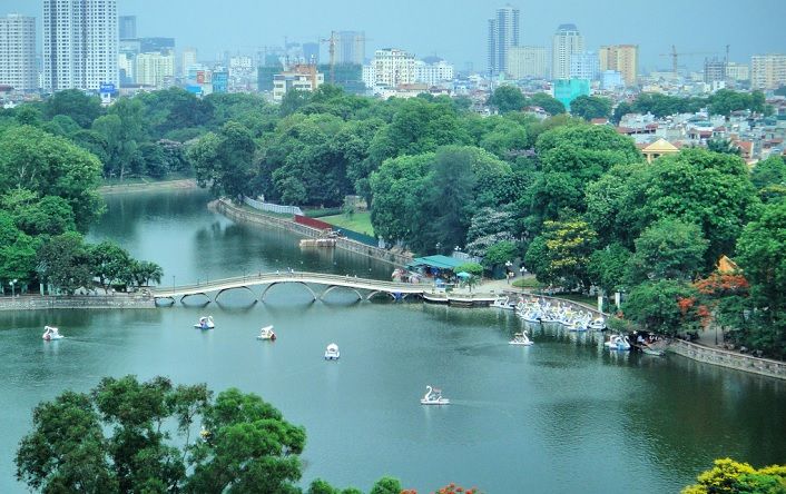 Vườn thú tại công viên Thủ Lệ.