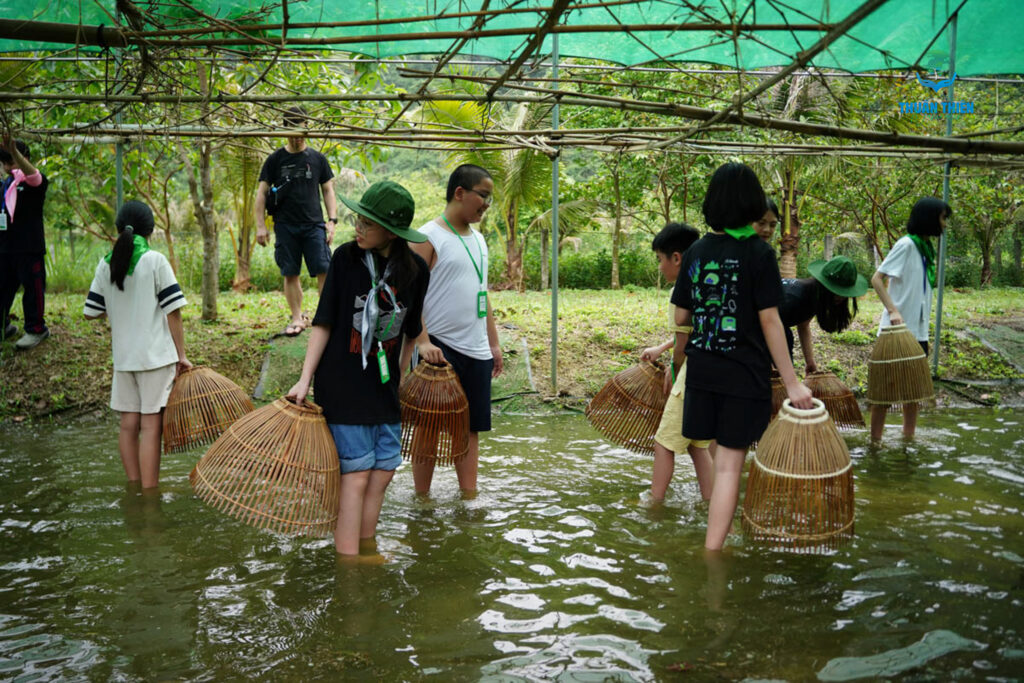 Trải nghiệm thiên nhiên giúp trẻ học qua thực tế
