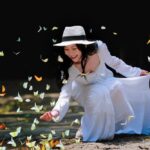 Khu vực cổng vào Vườn quốc gia Cúc Phương với những đàn bướm xuất hiện dày đặc ngay từ lối vào.